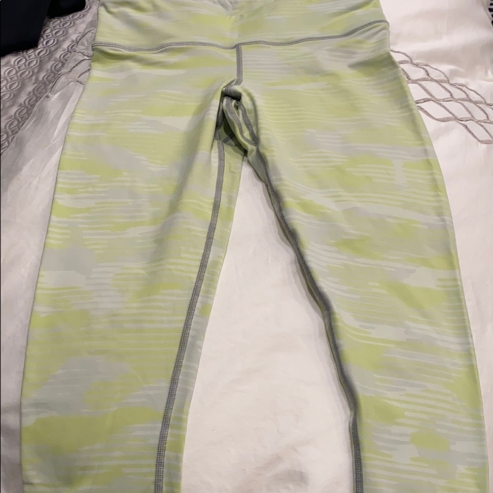 Camo look crop leggings